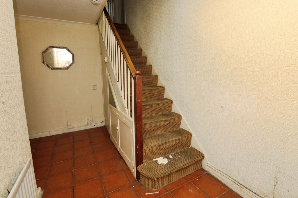 Property photo 2 of 14 Hall