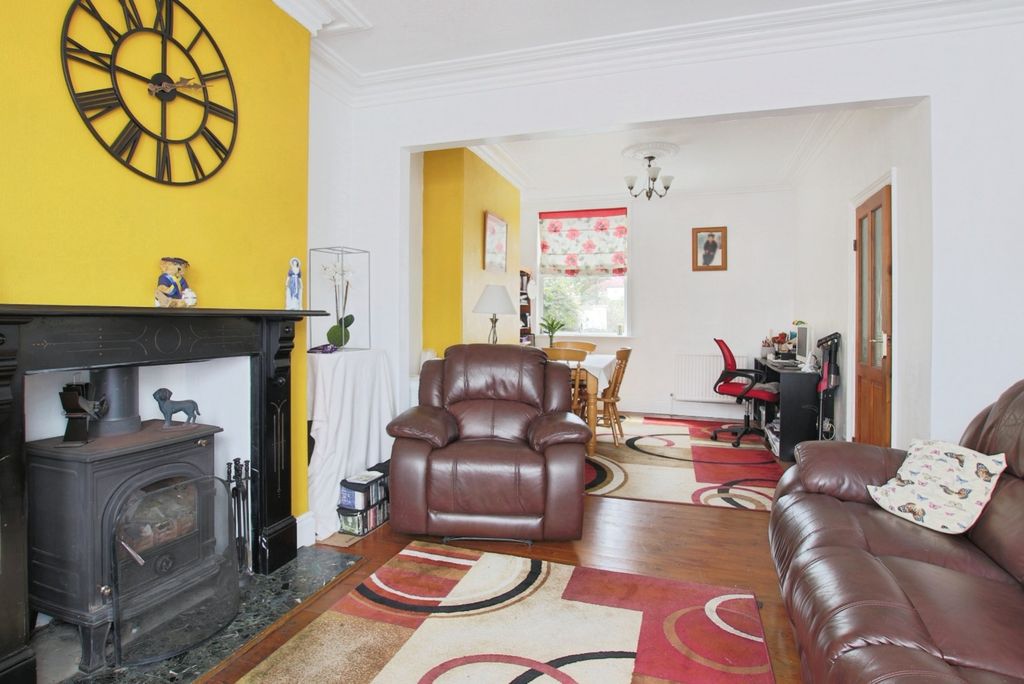 Property photo 3 of 13 4370166