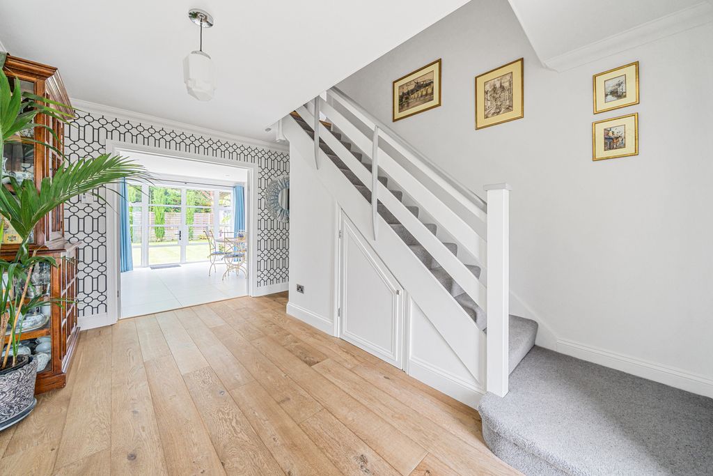 Property photo 2 of 21 Hallway