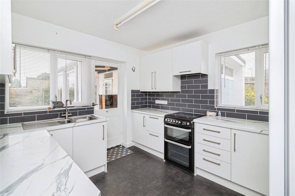 Property photo 3 of 19 Picture No. 52