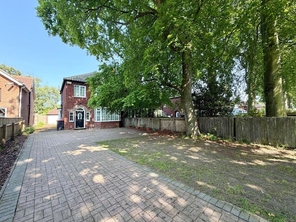 Property photo 1 of 13 Front
