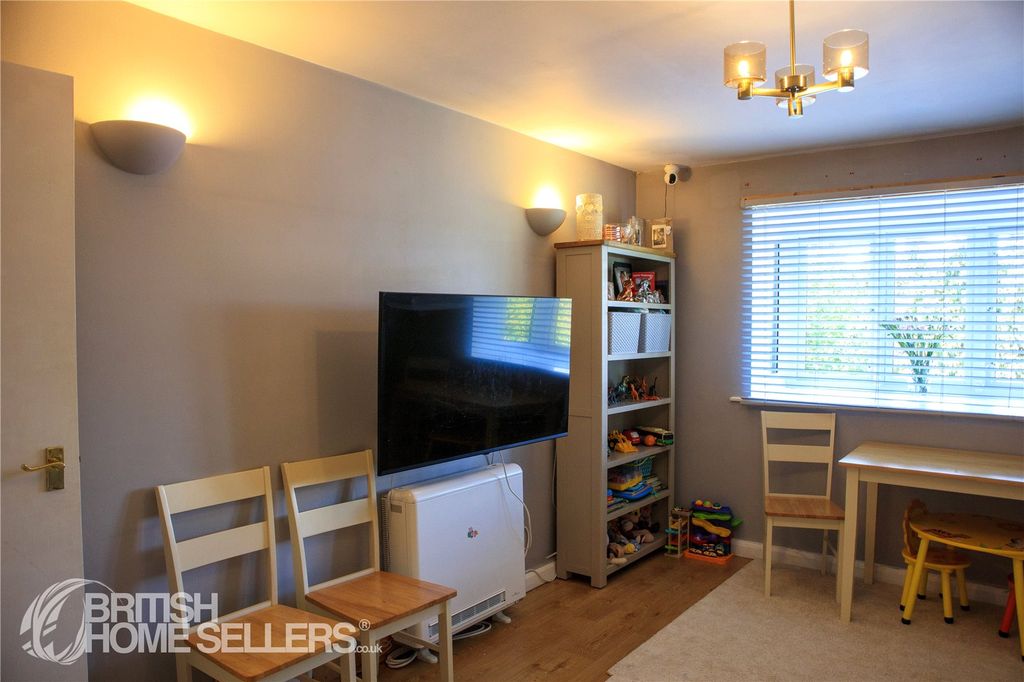 Property photo 2 of 8 Picture No. 11