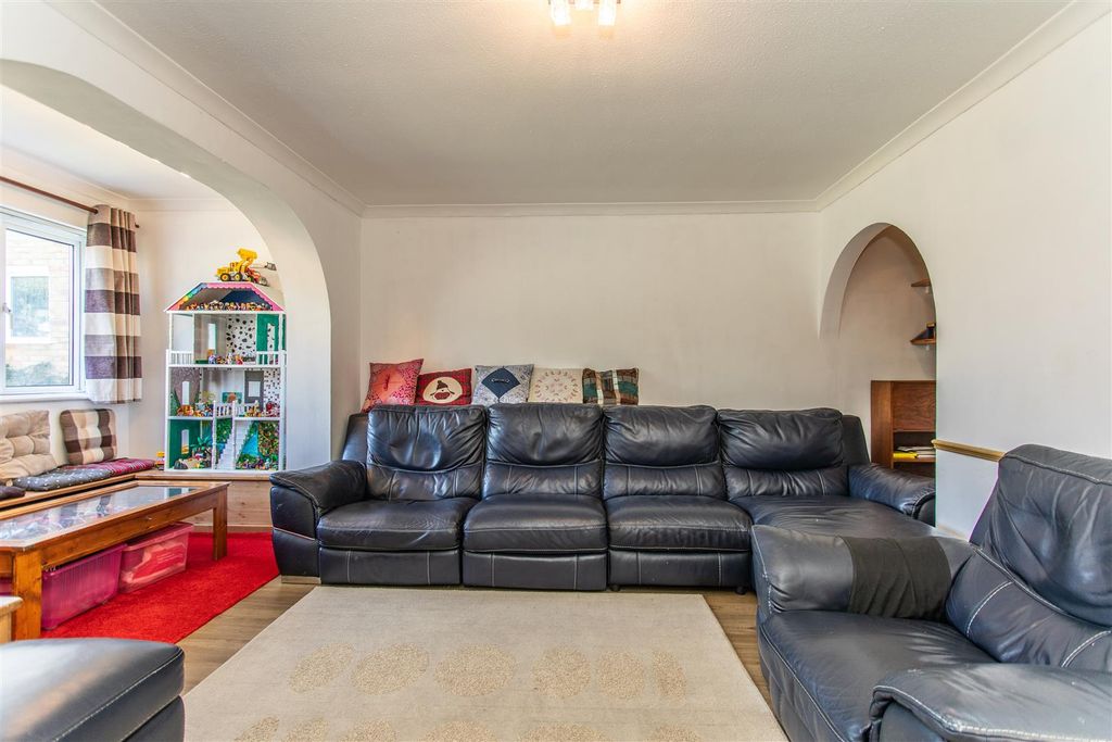 Property photo 3 of 24
