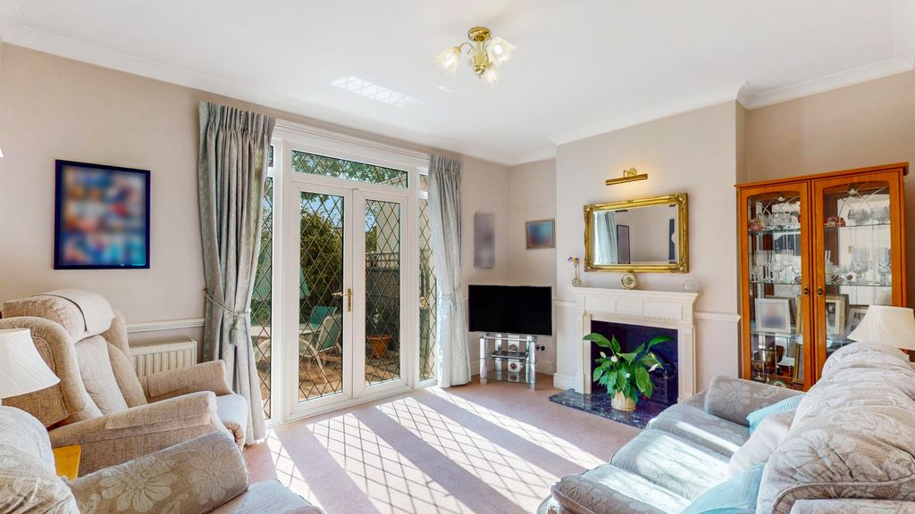 Property photo 3 of 14 4524814