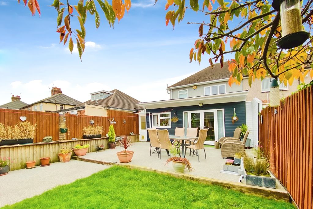 Property photo 2 of 28