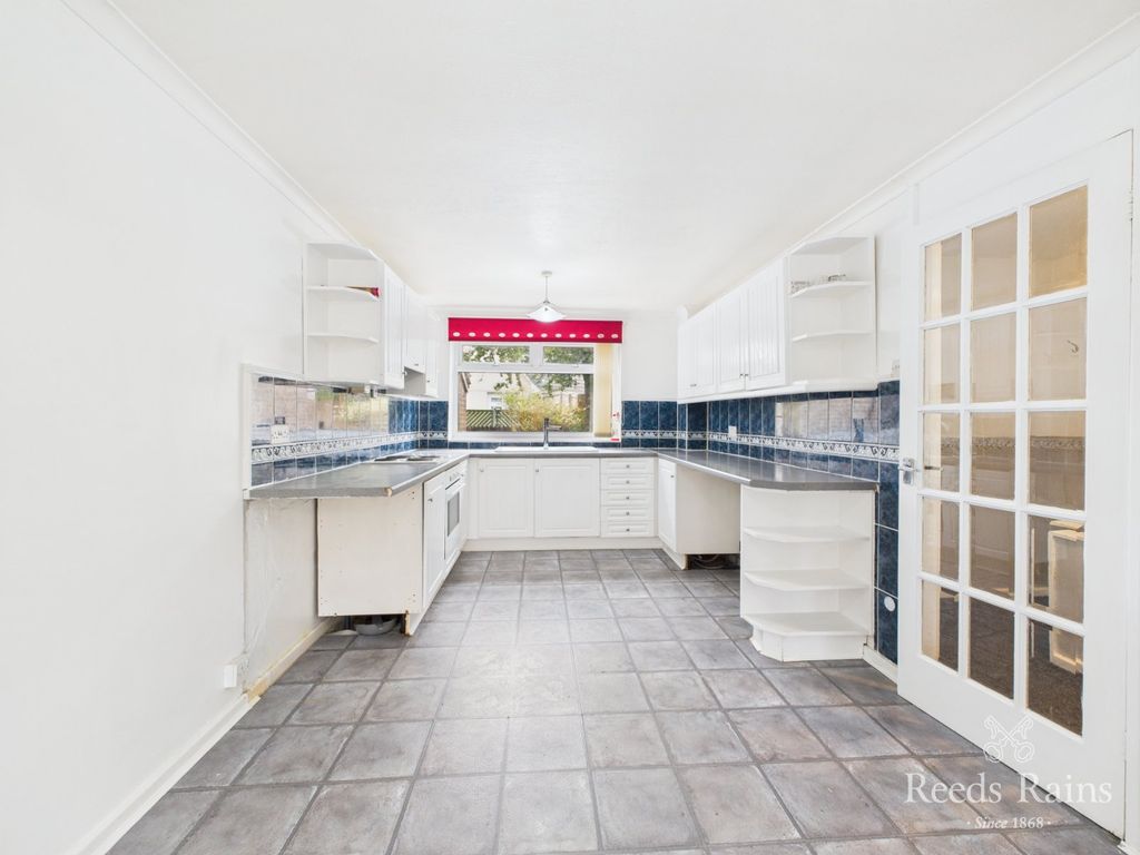 Property photo 2 of 17 Dining Kitchen