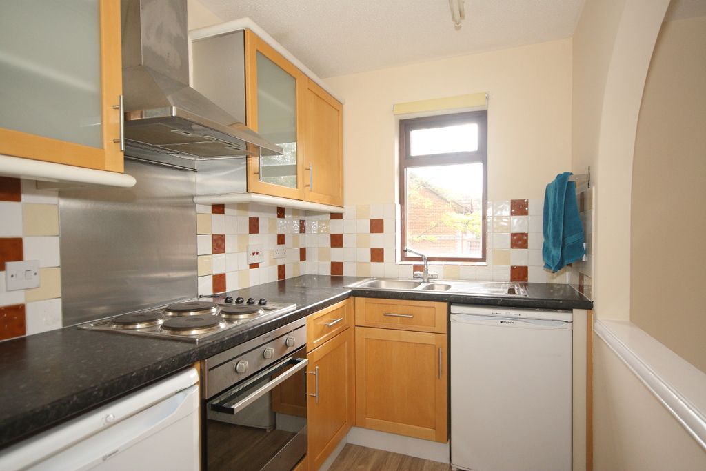 Property photo 3 of 6 Kitchen
