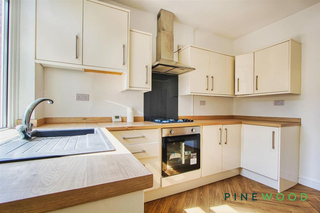 Property photo 3 of 21 Kitchen / Diner