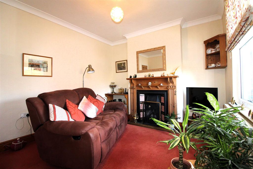 Property photo 2 of 19 Lounge