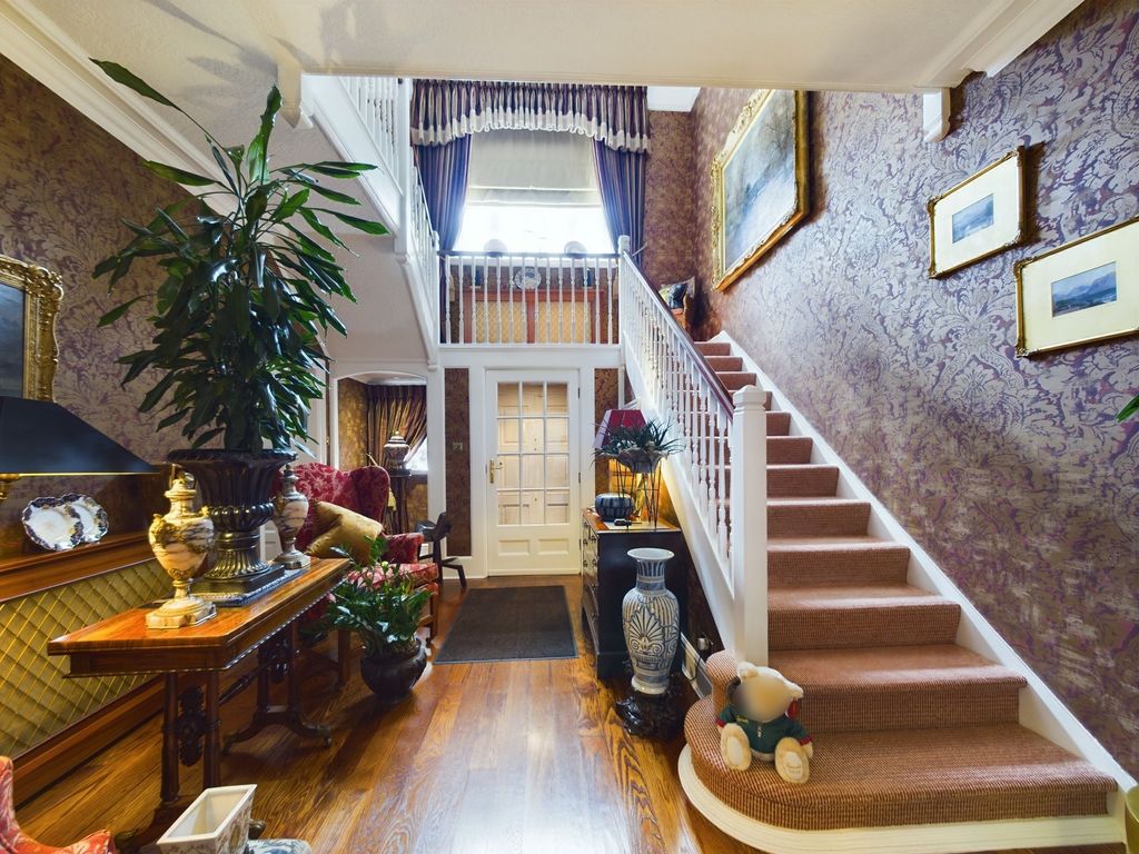 Property photo 3 of 44