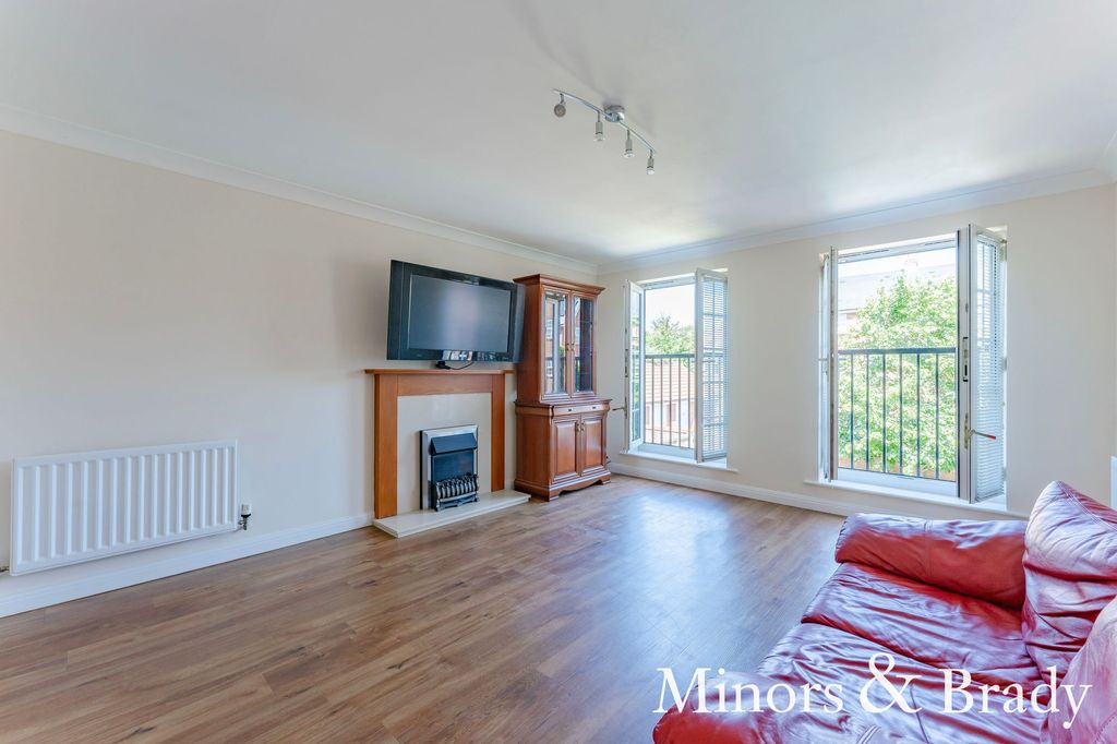 Property photo 3 of 13