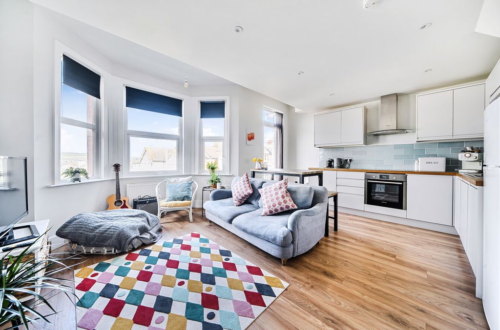 Property photo 2 of 12 1436907-8-69Caafd...