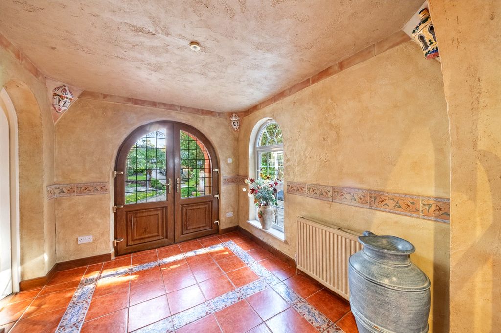 Property photo 3 of 37 Entrance