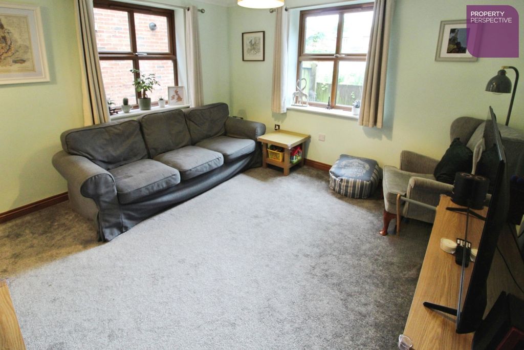 Property photo 2 of 11 Lounge