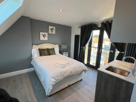 Property photo 1 of 5 Room To Rent Located In Br1