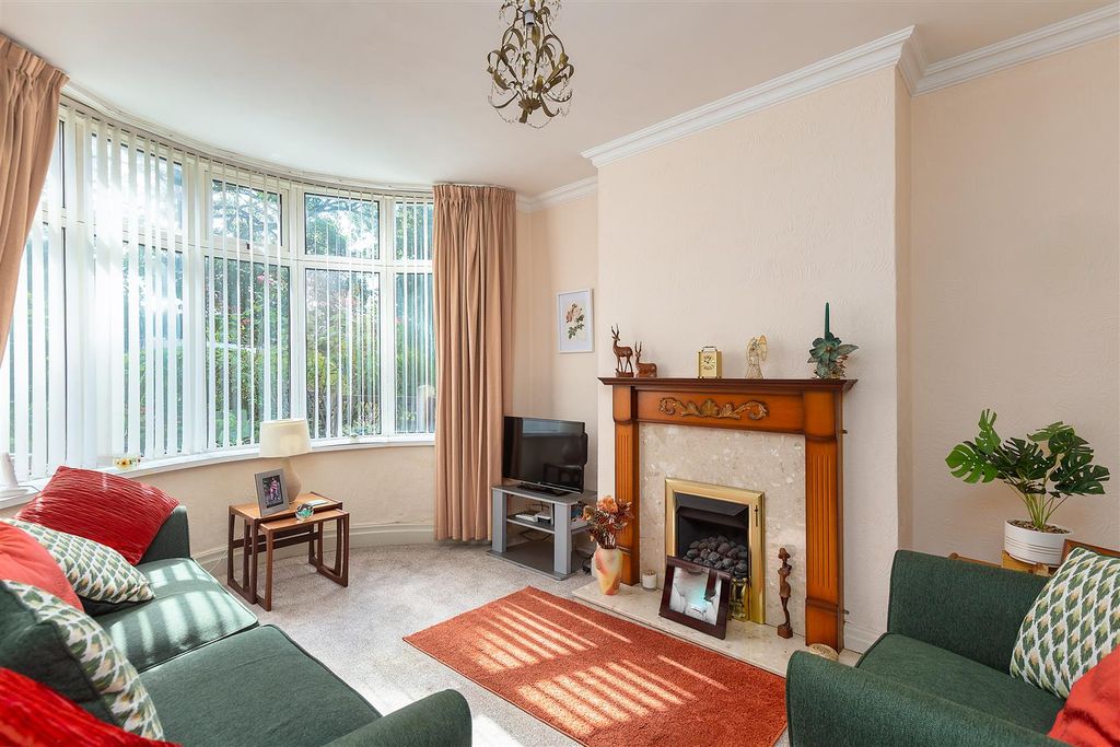 Property photo 2 of 20
