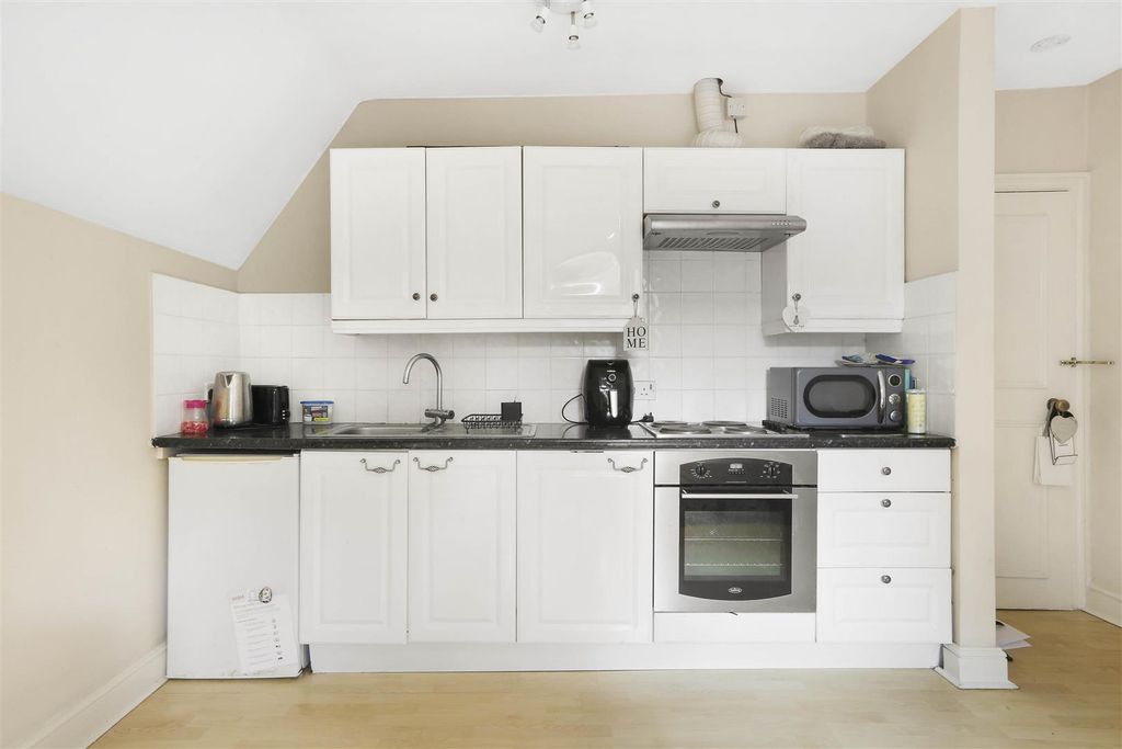Property photo 3 of 9 1322501394 - 6.Jpg