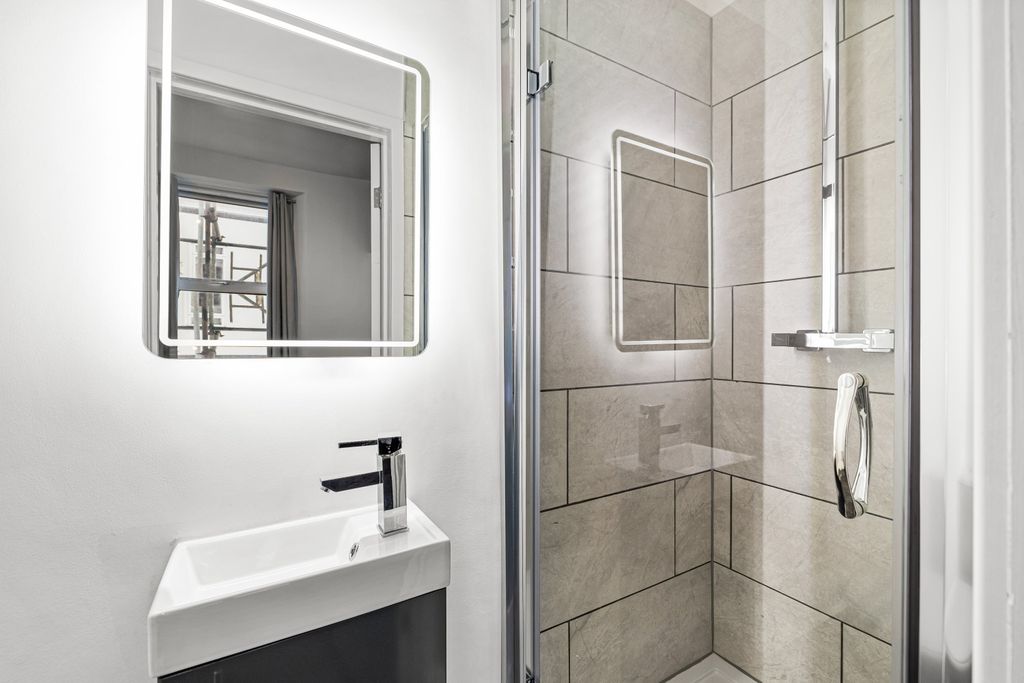 Property photo 1 of 8 0016