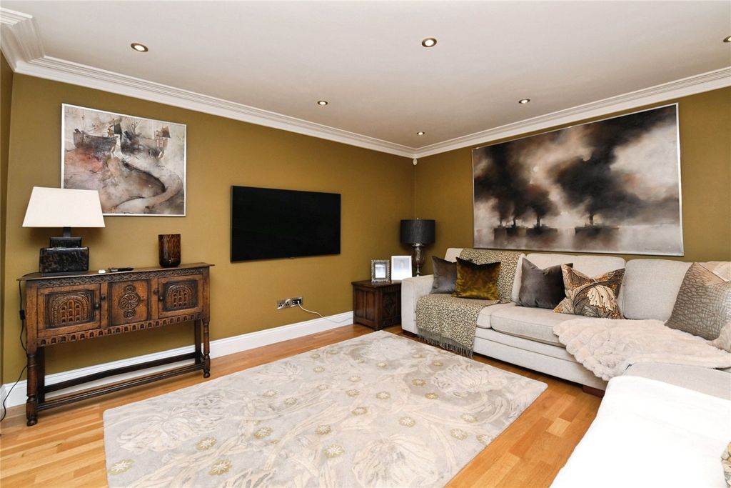 Property photo 3 of 15 Internal