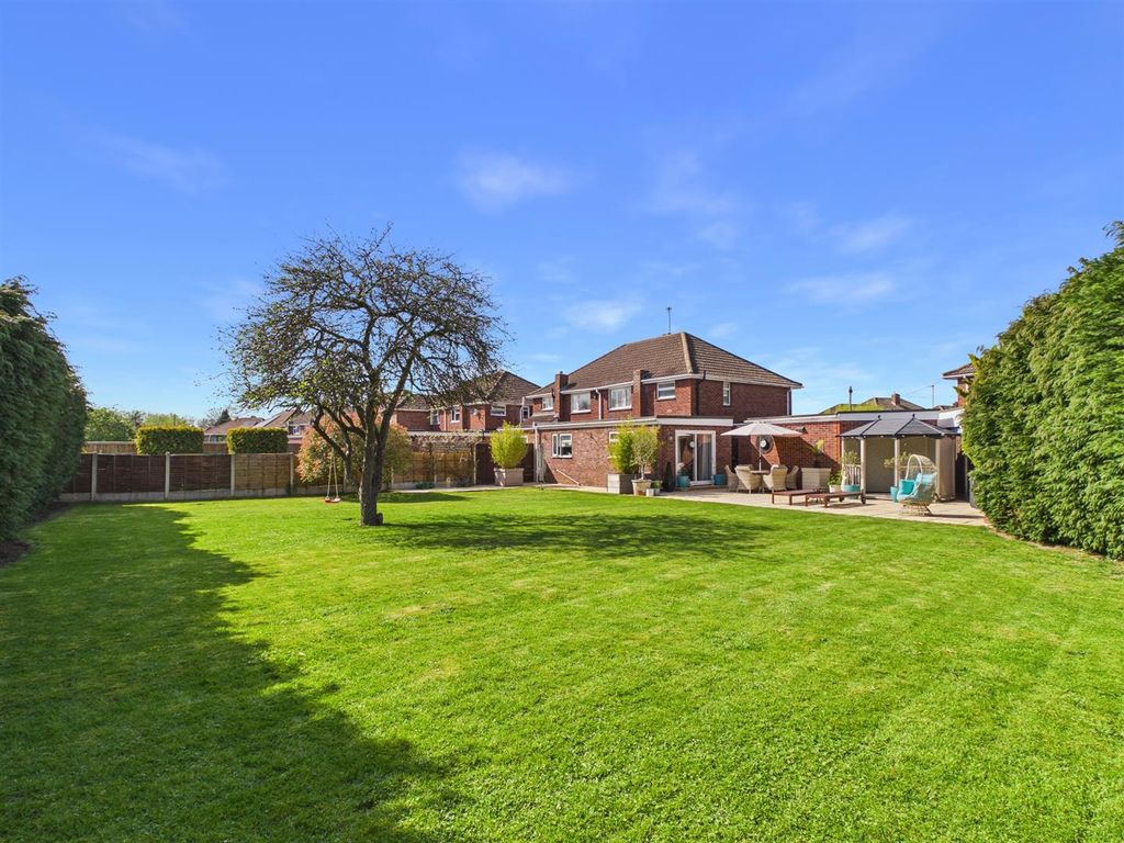 Property photo 1 of 28