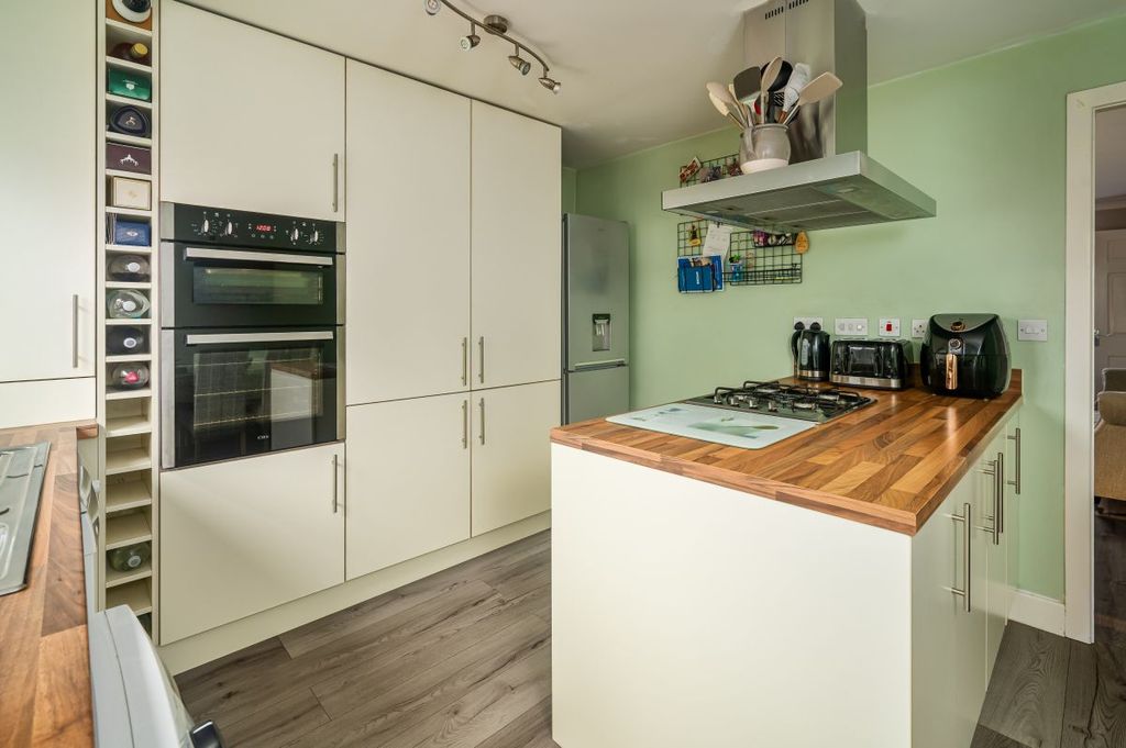 Property photo 3 of 23