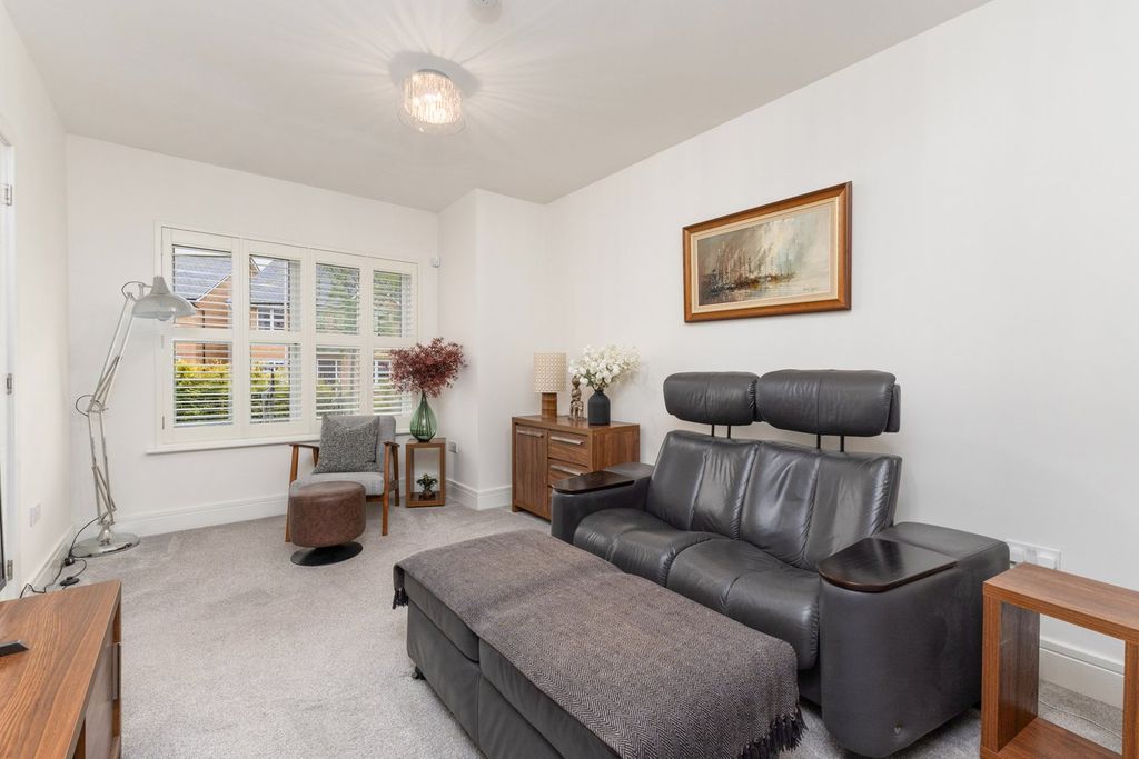 Property photo 2 of 35