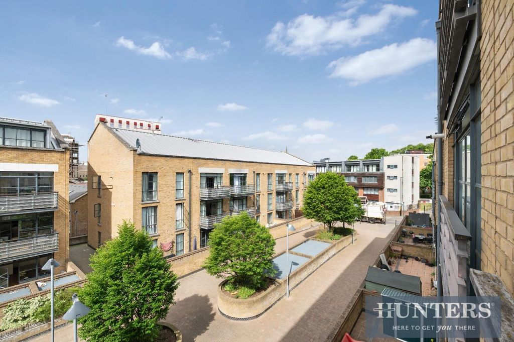 Property photo 1 of 11 Town Meadow Flat 39.Jpg