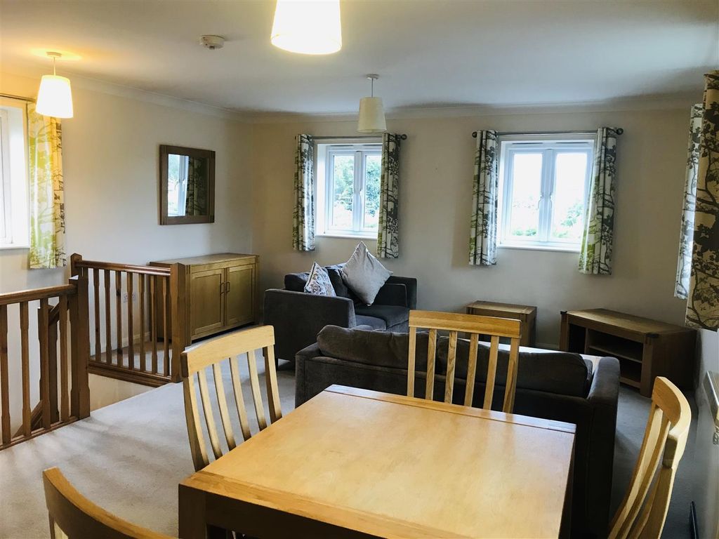 Property photo 3 of 7 Dining.Jpg