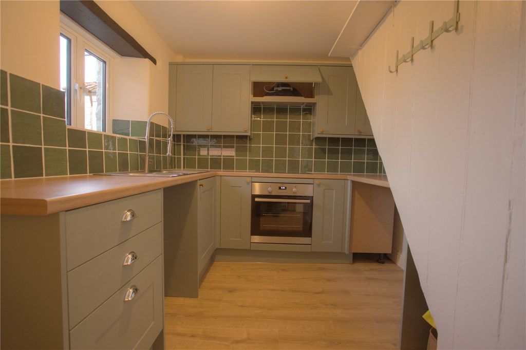 Property photo 2 of 16 Picture No. 14