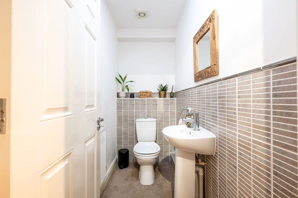 Additional image 6 of 2 bed flat for saleKingsley Avenue, Fairfield, Hitchin SG5