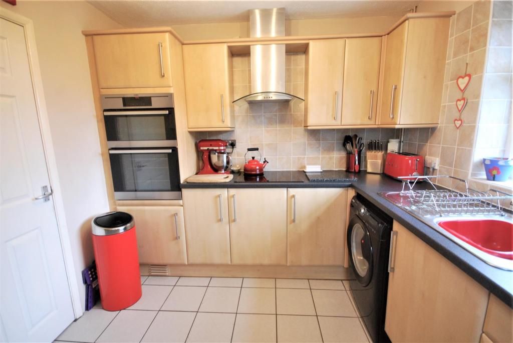 Property photo 3 of 8 Kitchen