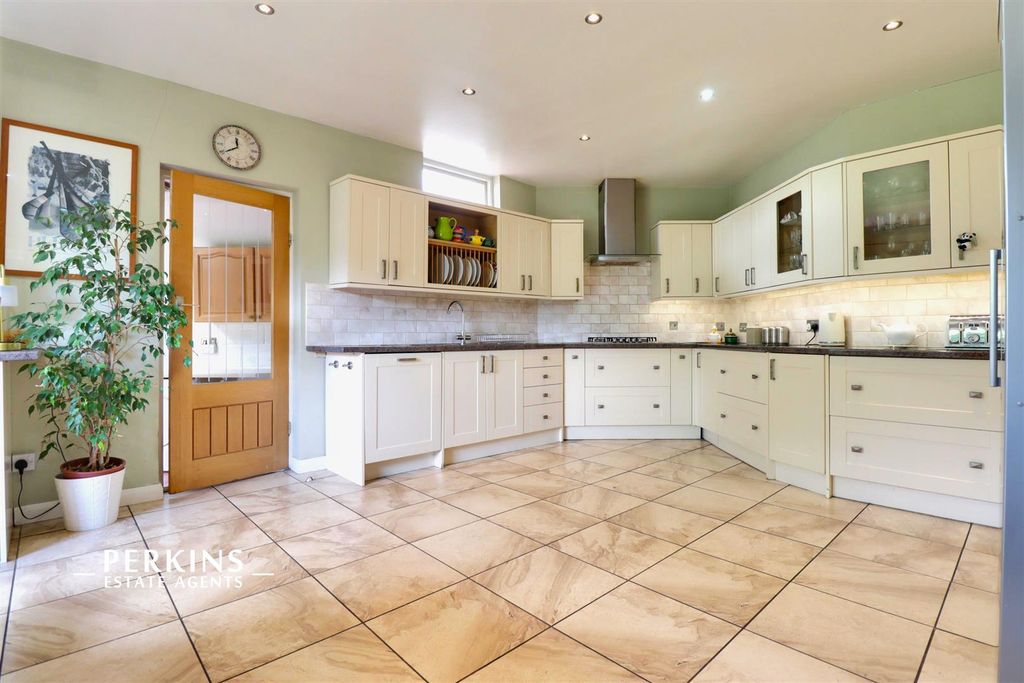 Property photo 1 of 13 Kitchen.Jpg