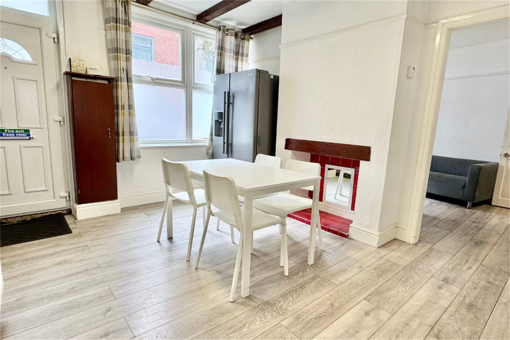 Property photo 3 of 15 Dining Area
