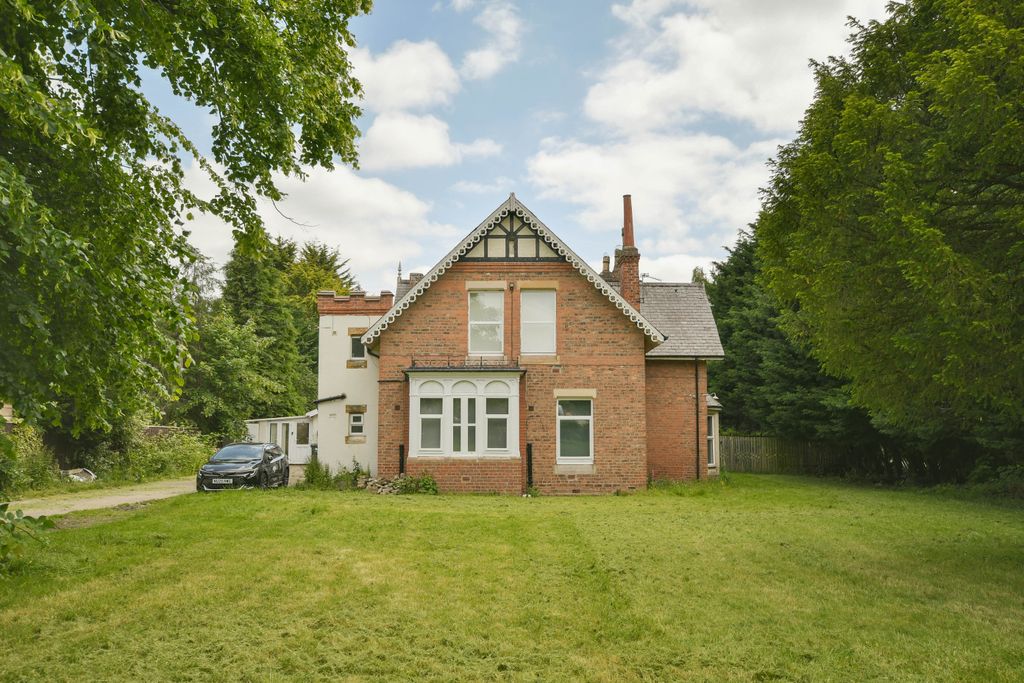 Property photo 1 of 32