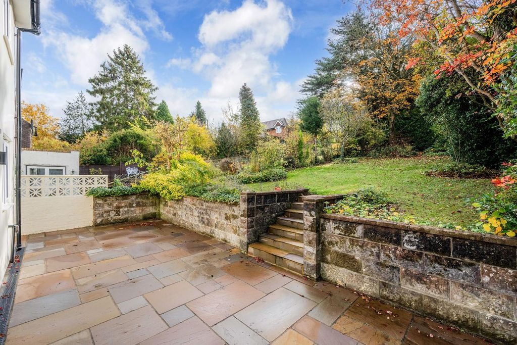 Property photo 3 of 15 Downs Way Close (1).Jpg