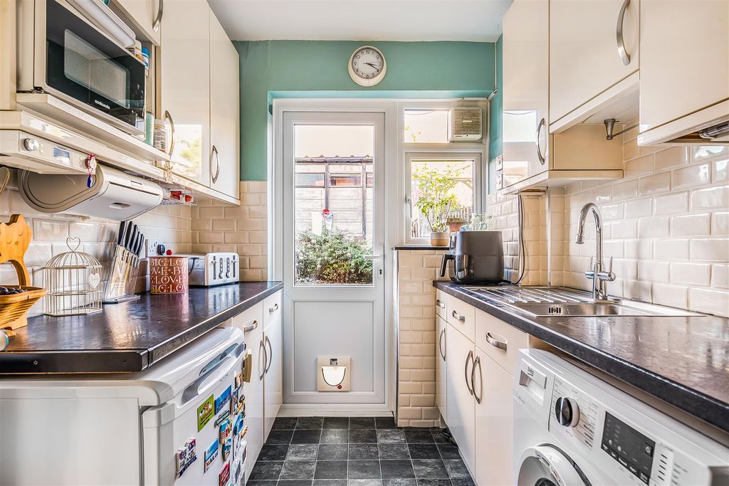 Property photo 3 of 20 1365626-10-68Fba9c27F804.Jpg