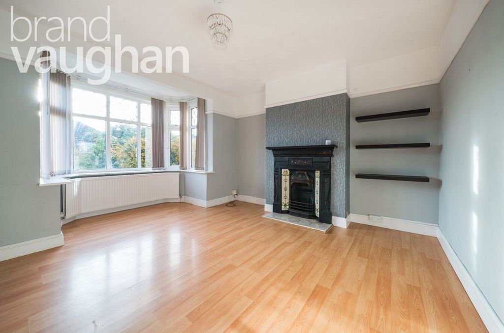 Property photo 1 of 10 Living Room