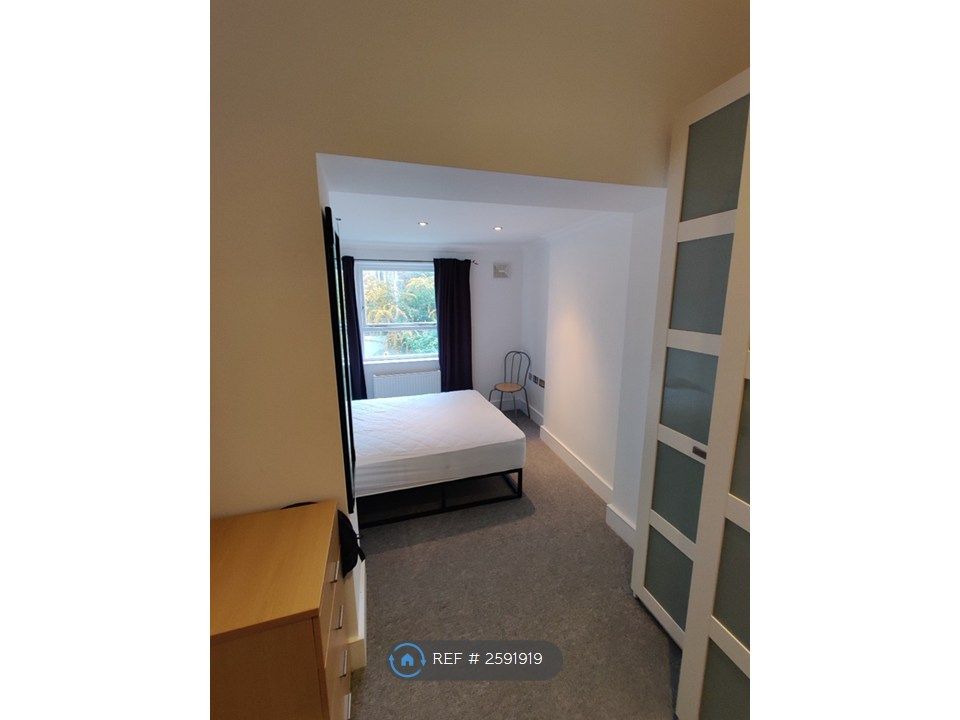 Property photo 3 of 9 Bedroom 1