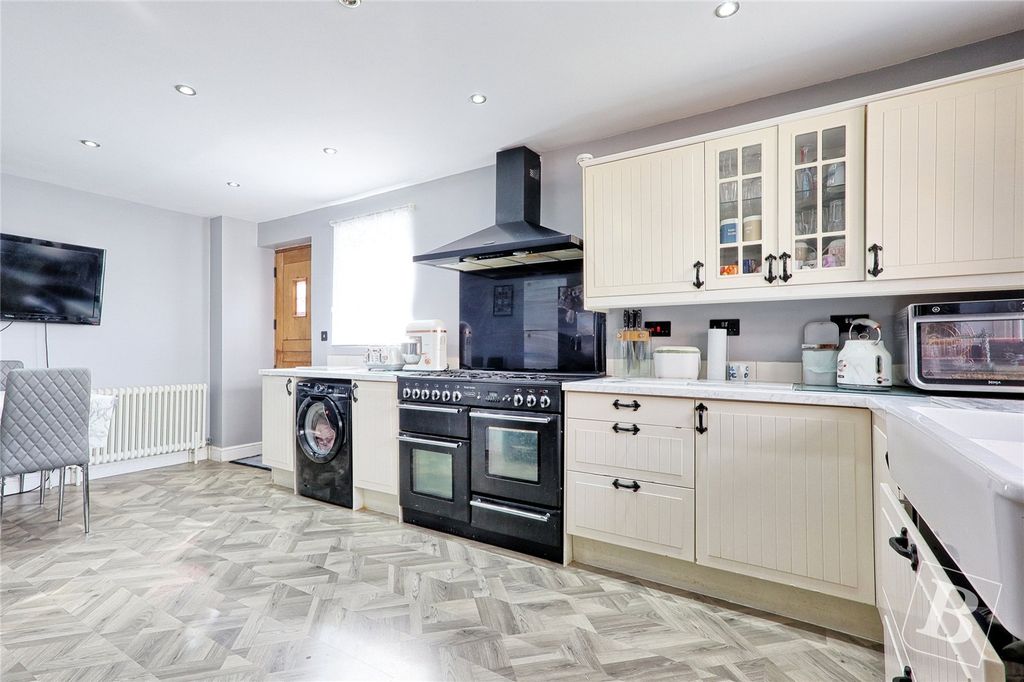 Property photo 3 of 17 Kitchen