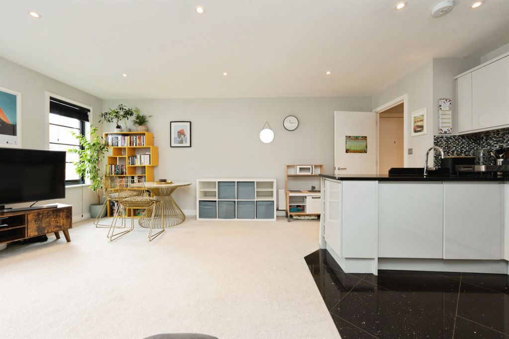 Property photo 3 of 11