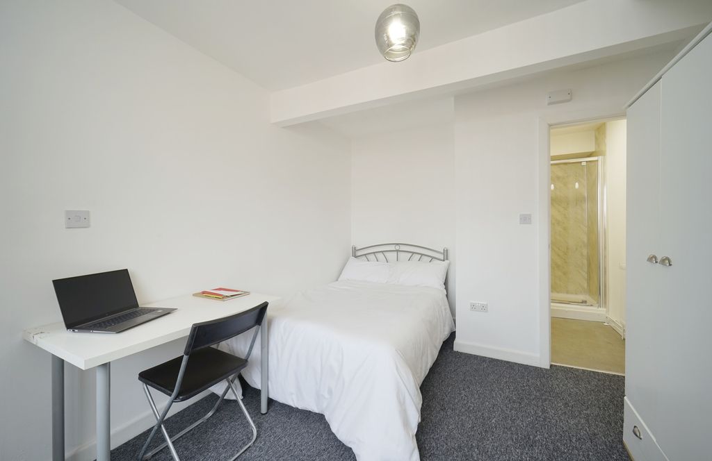 Property photo 3 of 28 A Bright And Minimalist Single Bedroom Featuring A...