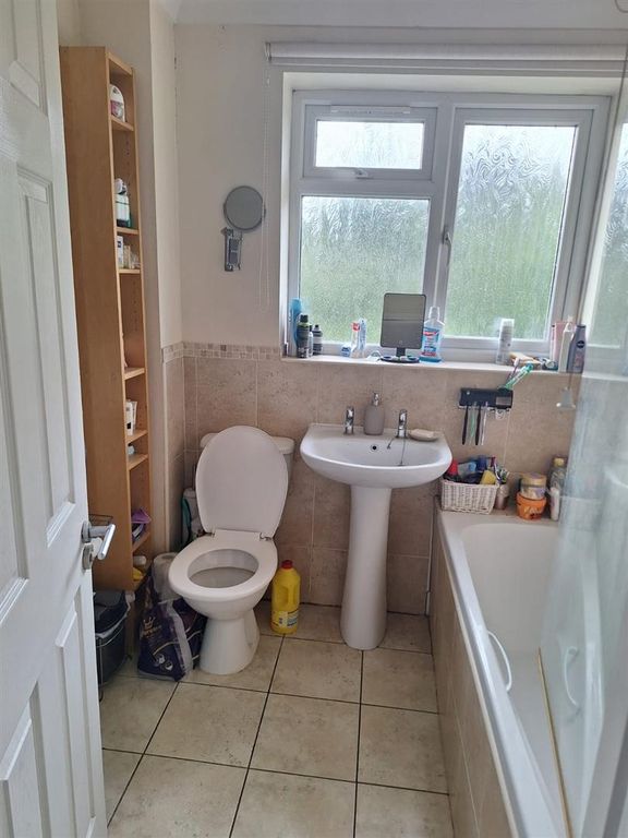 Property photo 3 of 8 Bathroom.Jpg