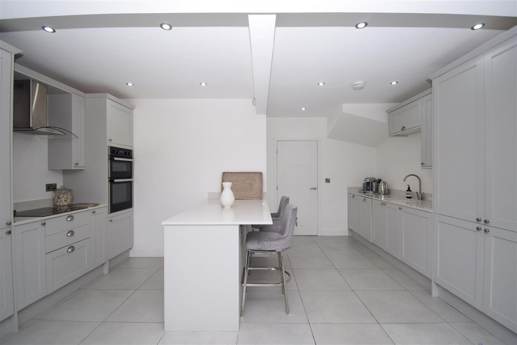 Property photo 3 of 24