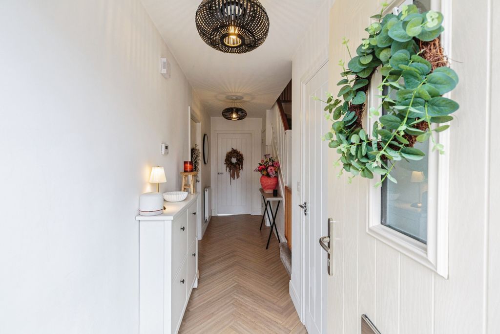 Property photo 2 of 20 Entrance Hallway