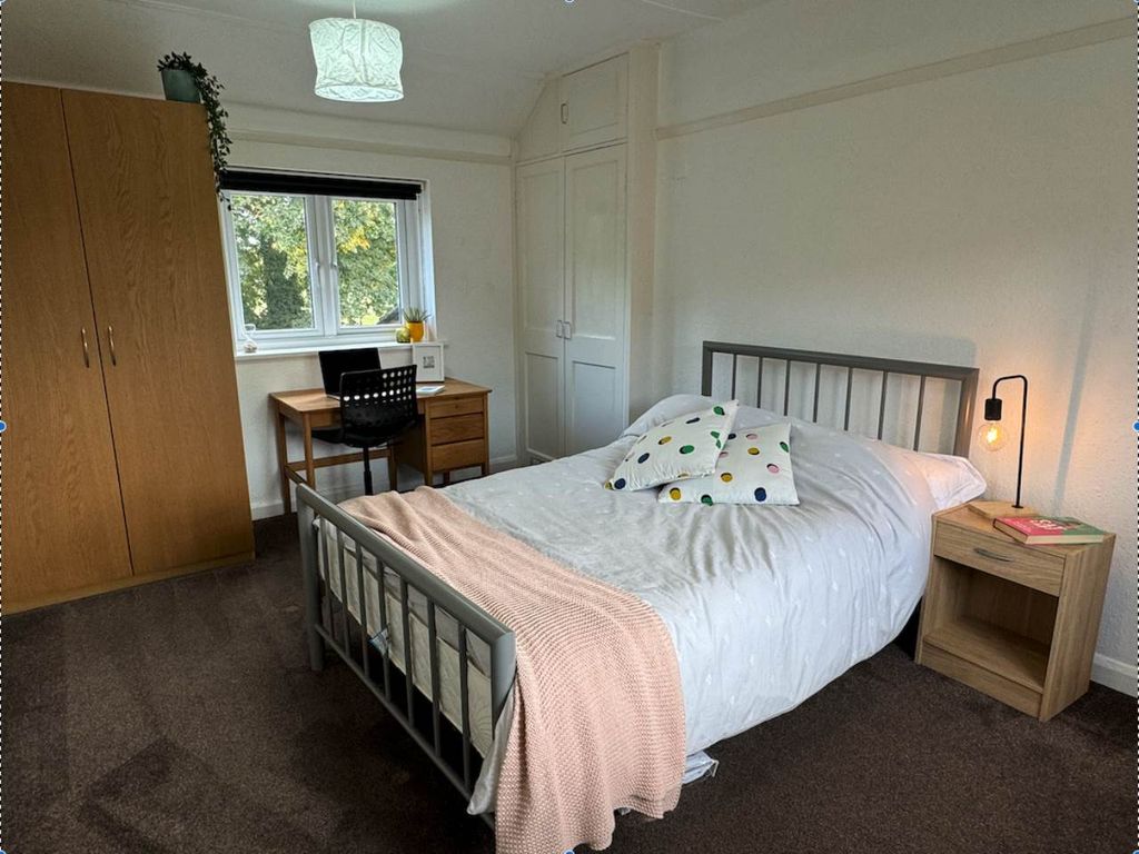 Property photo 1 of 12 Bed 2
