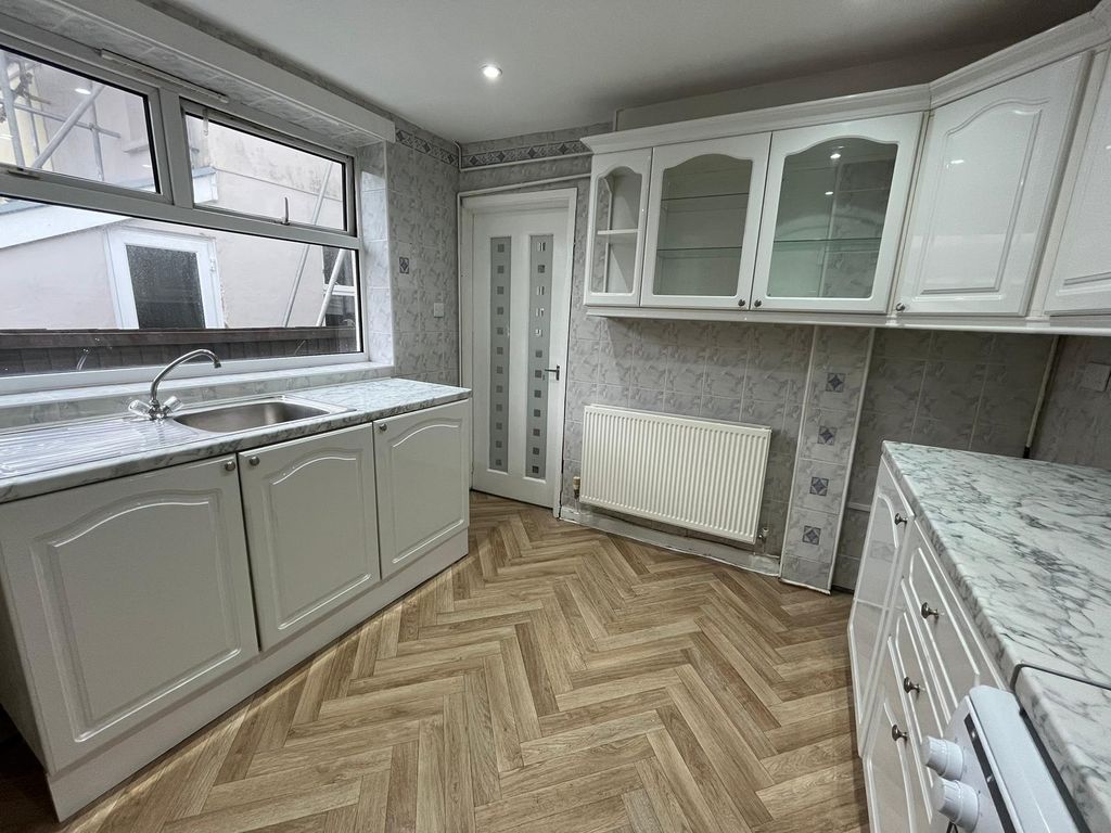 Property photo 1 of 18 Three Bedroom Terraced House To Rent