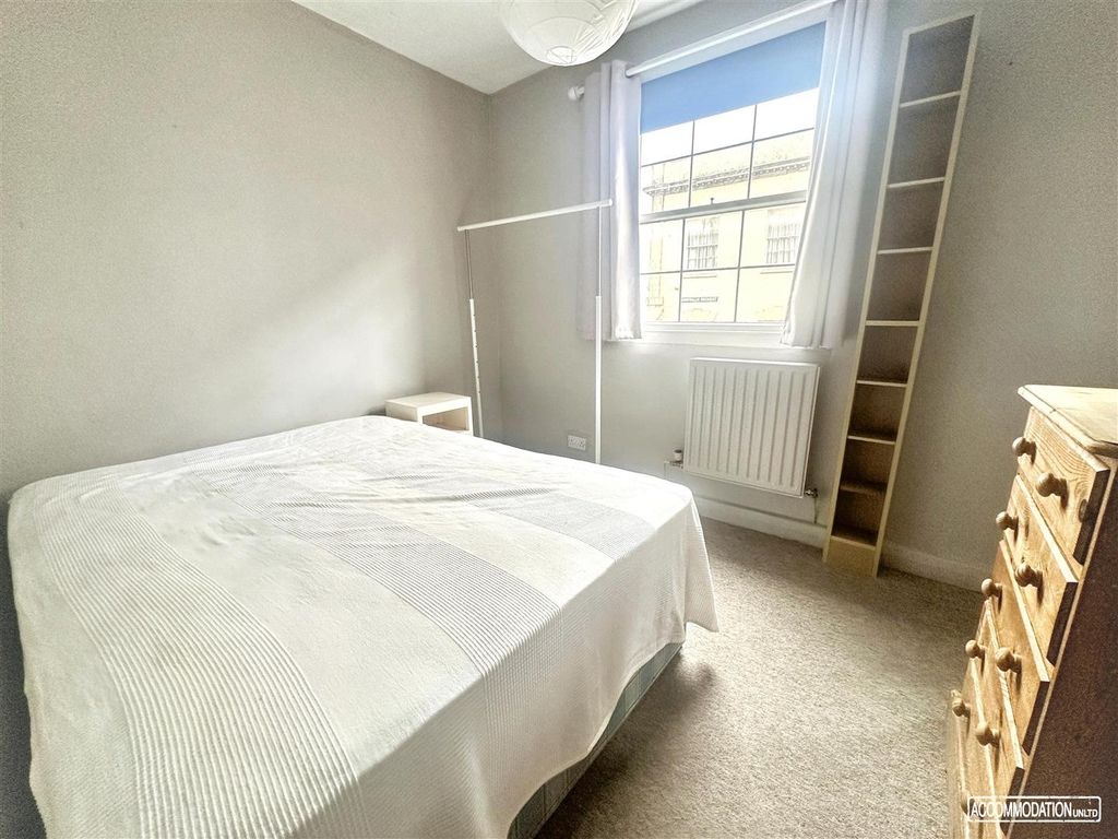 Property photo 2 of 10 Bright Double Bedroom With Large Window...