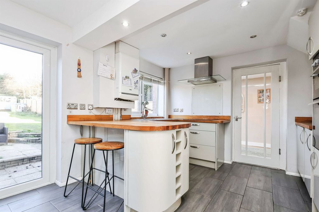 Property photo 2 of 21