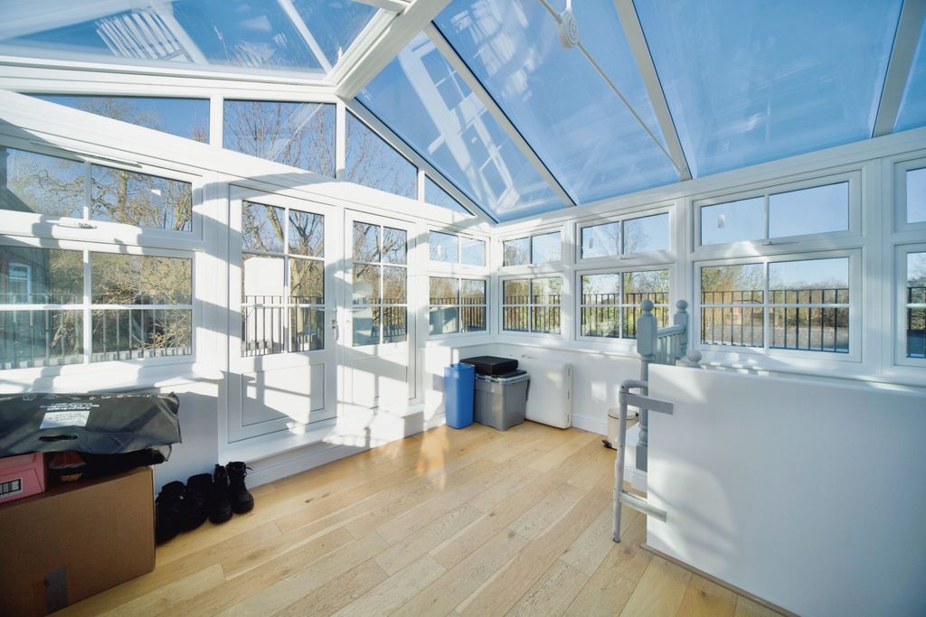 Property photo 3 of 18 12 Squires Mount, Hampstead, London, Nw3 1Ed