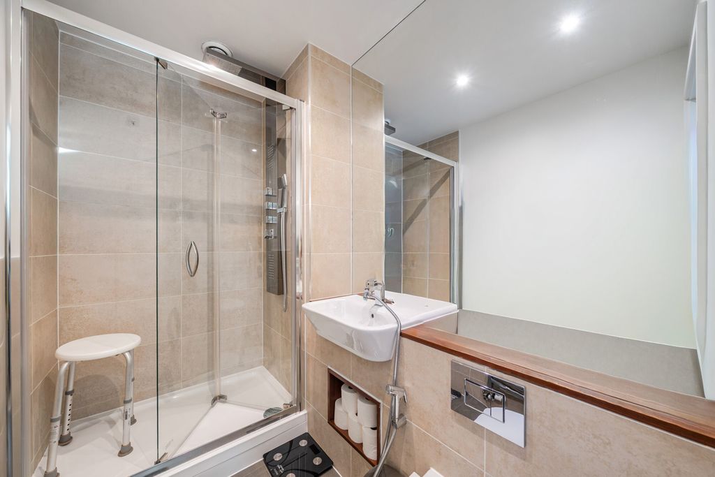 Property photo 3 of 16 Bathroom